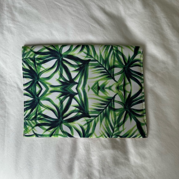 Palm Tassel Beachy Clutch - Picture 3 of 5